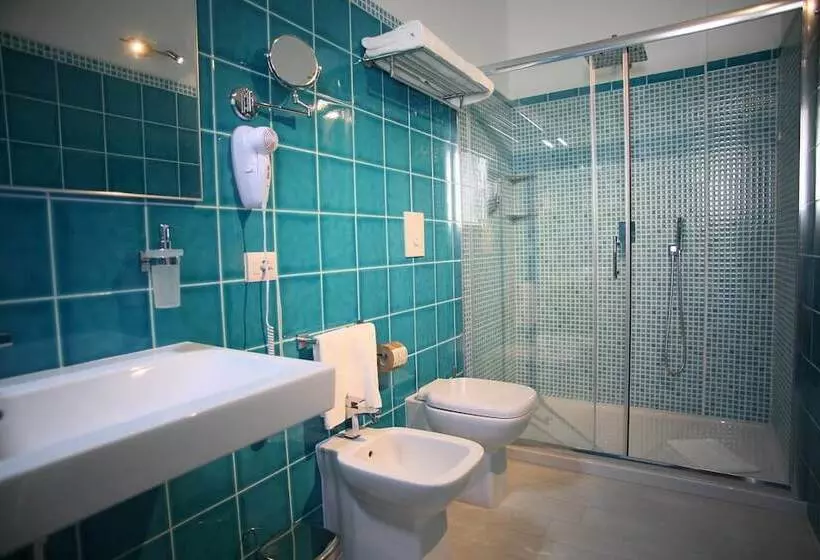 簡易ホテル Regina Simius