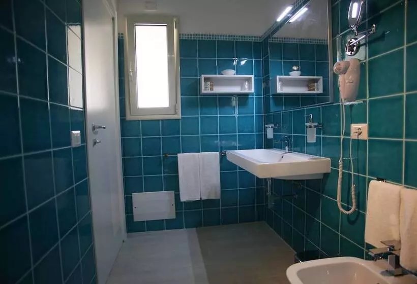 簡易ホテル Regina Simius