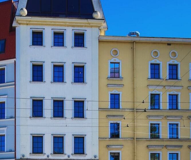 هتل Boogie Aparthouse Old Town