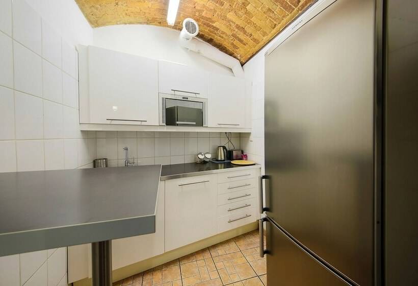 هتل Boogie Aparthouse Old Town