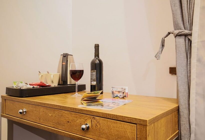 هتل Boogie Aparthouse Old Town