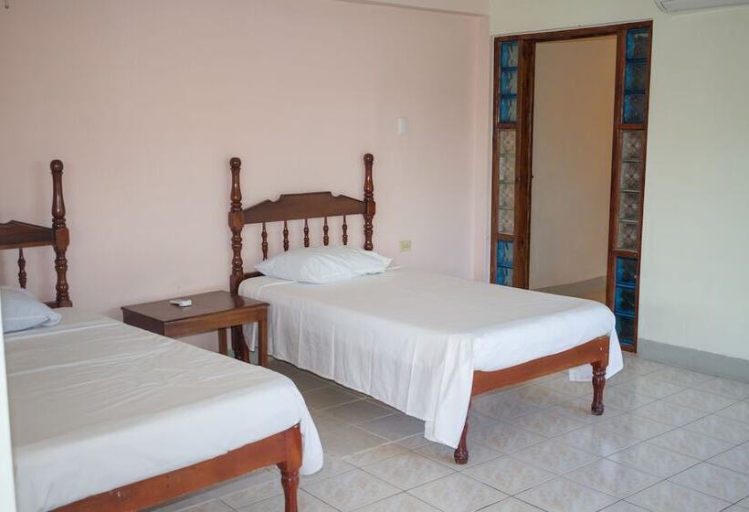 هتل Golden Sands Guest House