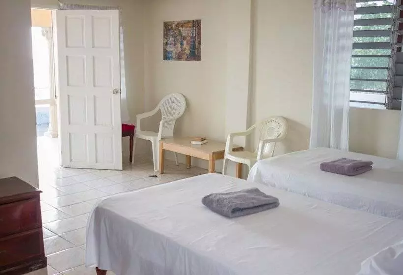 هتل Golden Sands Guest House