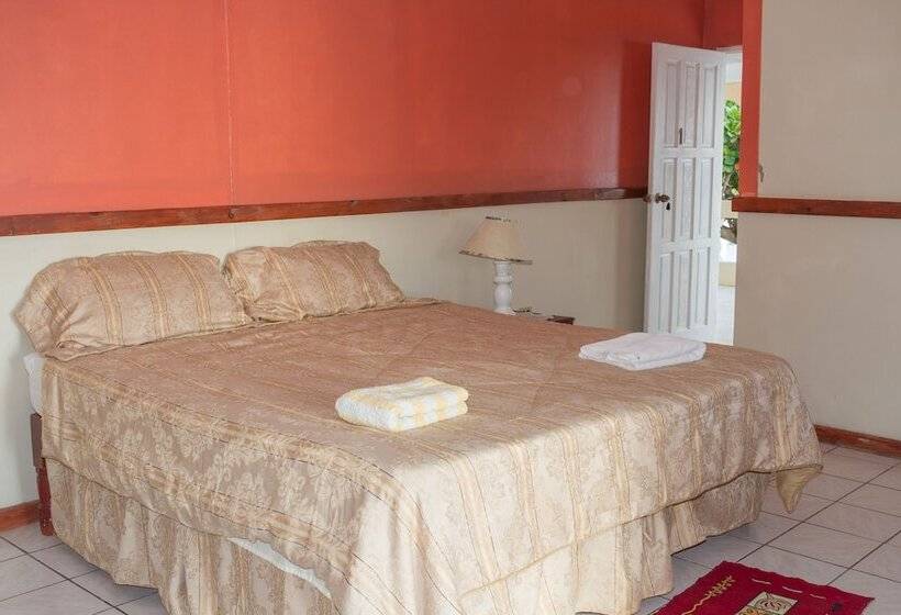 هتل Golden Sands Guest House