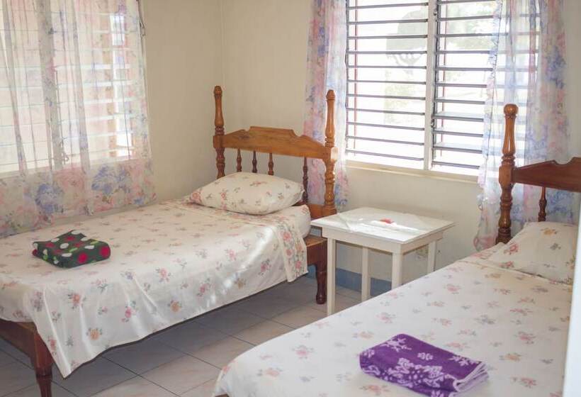 هتل Golden Sands Guest House