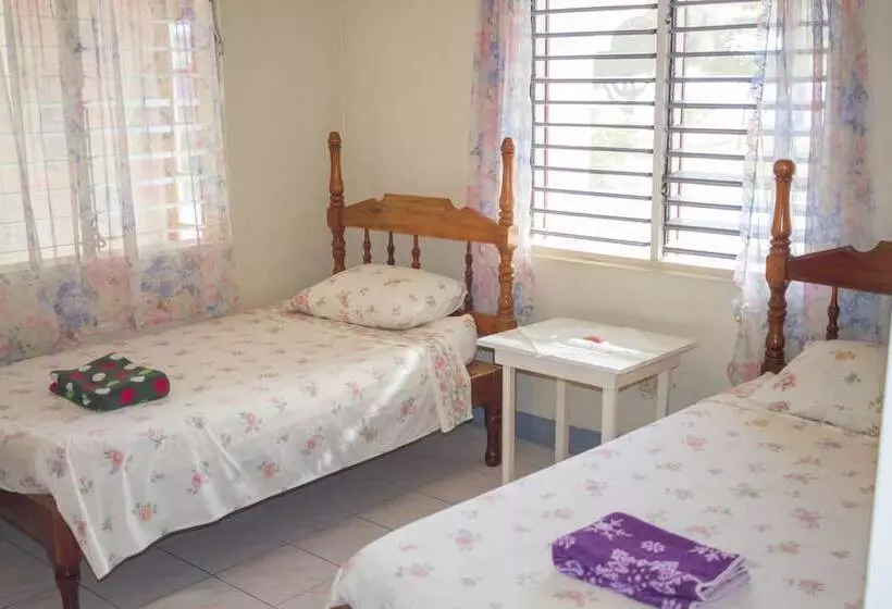هتل Golden Sands Guest House