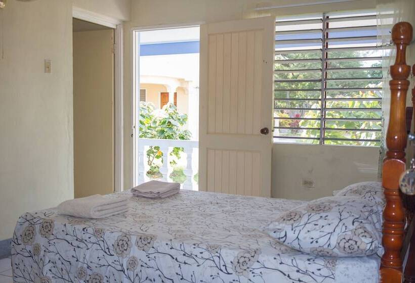 هتل Golden Sands Guest House