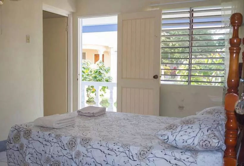 هتل Golden Sands Guest House