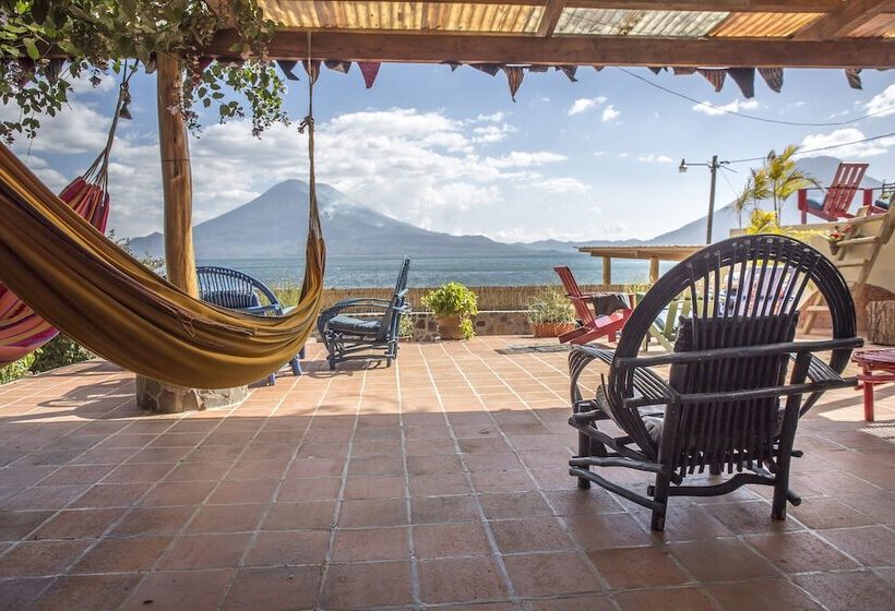 La Iguana Perdida Hostel