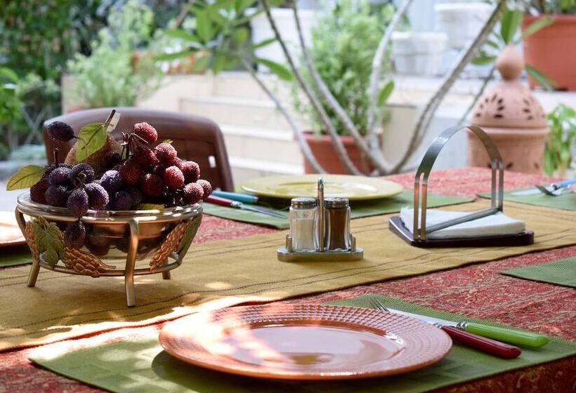 پانسیون Behlys Villa