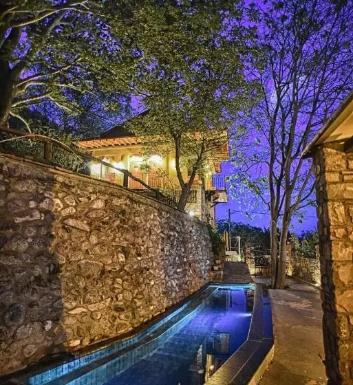 Santa Marina Guesthouse