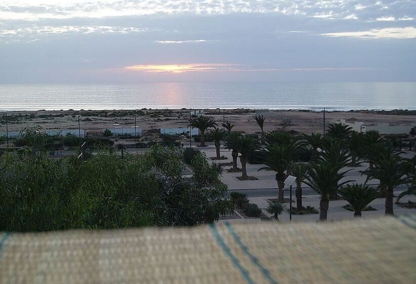 Global Surf House   Hostel/backpacker