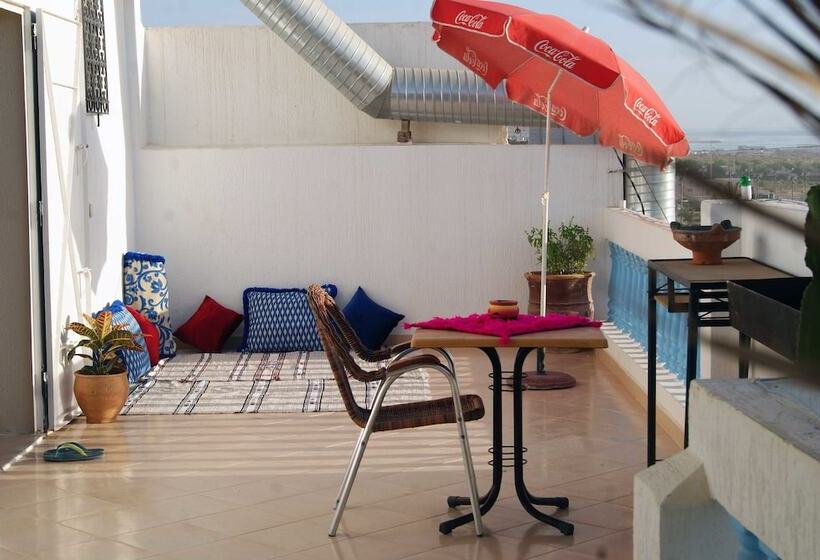 Global Surf House   Hostel/backpacker