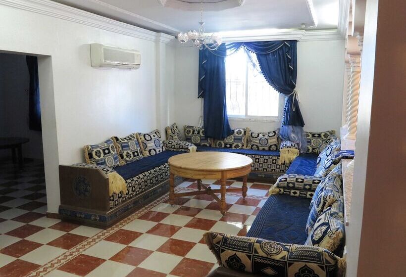 Global Surf House   Hostel/backpacker