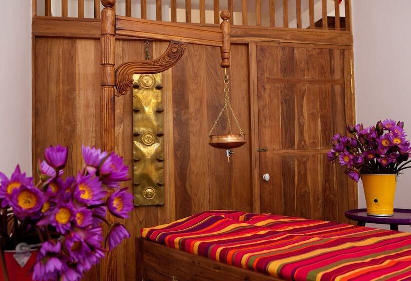 هتل Utmt Underneath The Mango Tree Spa & Beach Resort