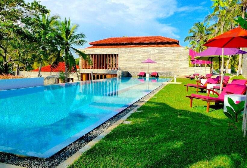 هتل Utmt Underneath The Mango Tree Spa & Beach Resort