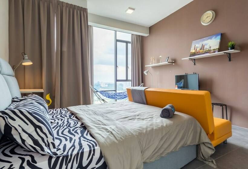 Luzzeri Suite Empire Damansara