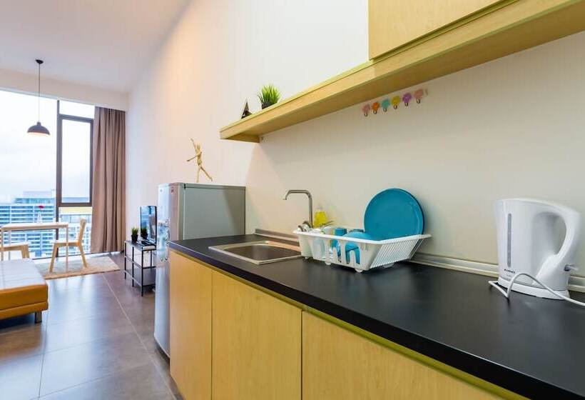 Luzzeri Suite Empire Damansara