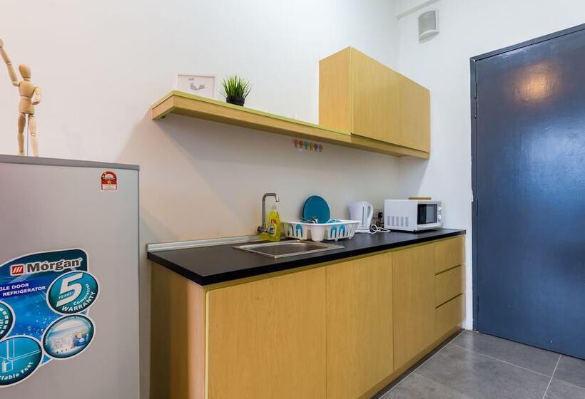 Luzzeri Suite Empire Damansara