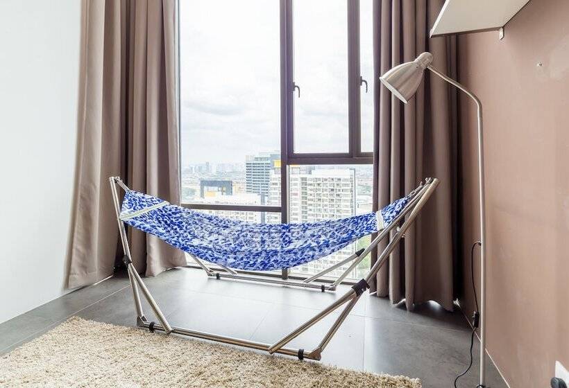 Luzzeri Suite Empire Damansara