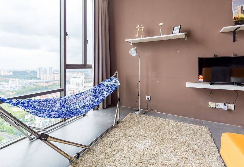 Luzzeri Suite Empire Damansara