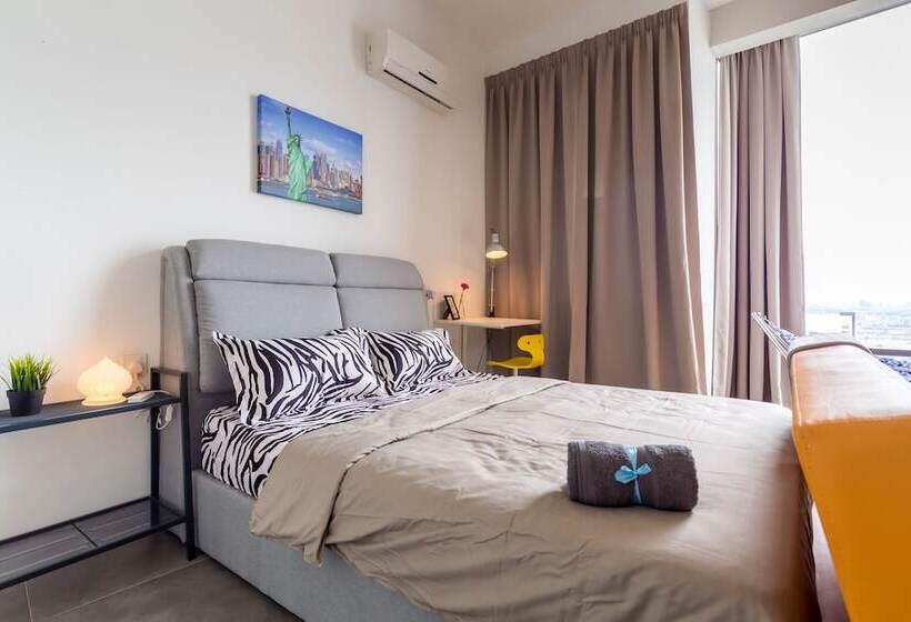 Luzzeri Suite Empire Damansara