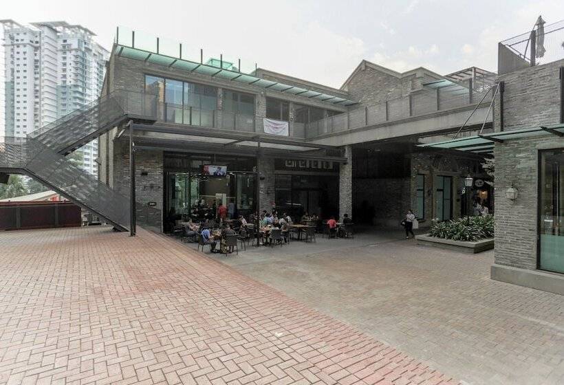 Luzzeri Suite Empire Damansara