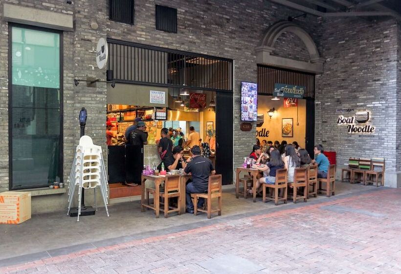 Luzzeri Suite Empire Damansara