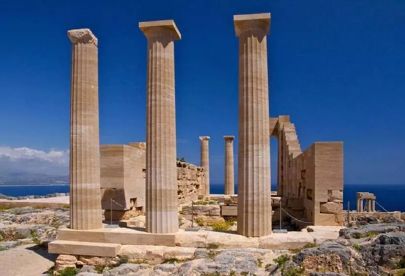 Maris Lindos Suites & Apartments