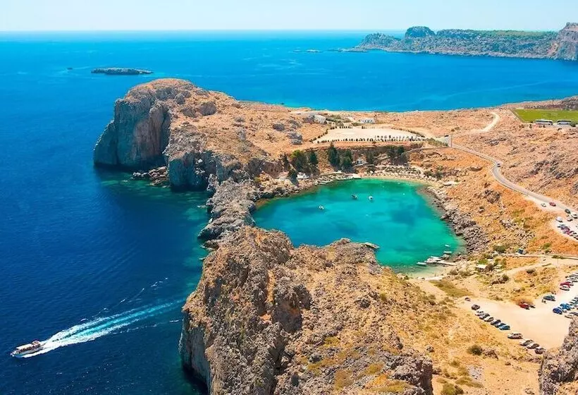 Maris Lindos Suites & Apartments