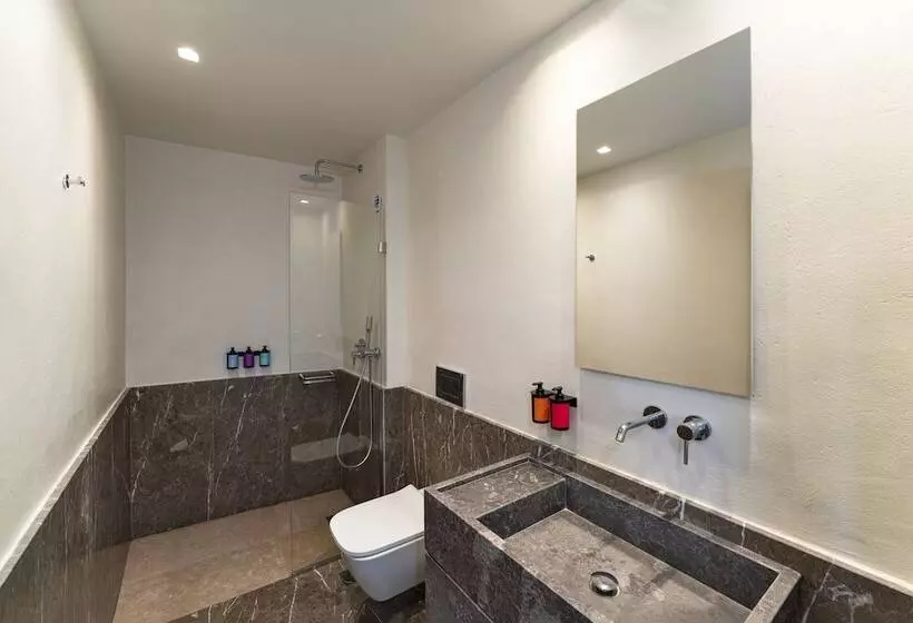 Maris Lindos Suites & Apartments