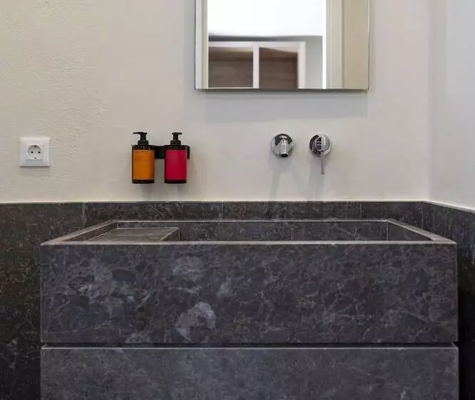 Maris Lindos Suites & Apartments