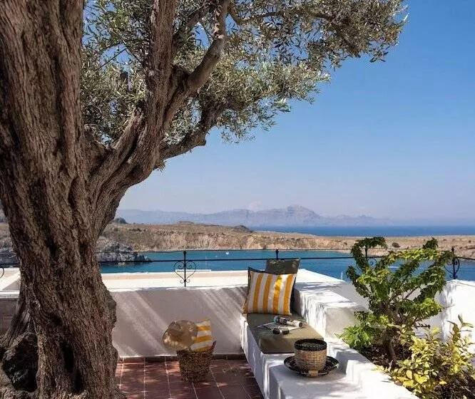 Maris Lindos Suites & Apartments