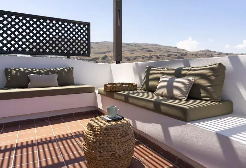 Maris Lindos Suites & Apartments