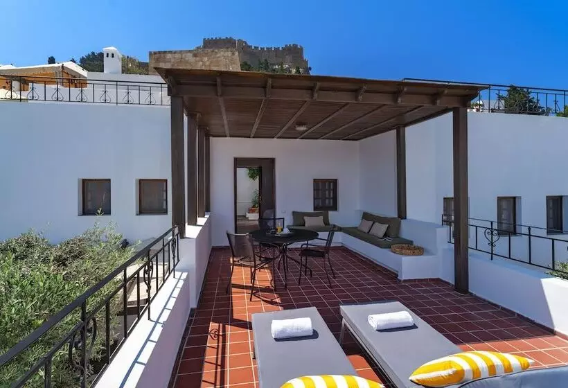 Maris Lindos Suites & Apartments