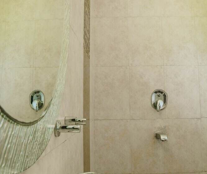 هتل Sahara Gardens Kericho