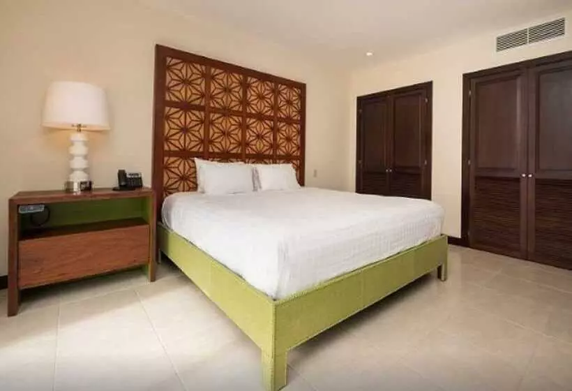 Marina Papagayo Suites