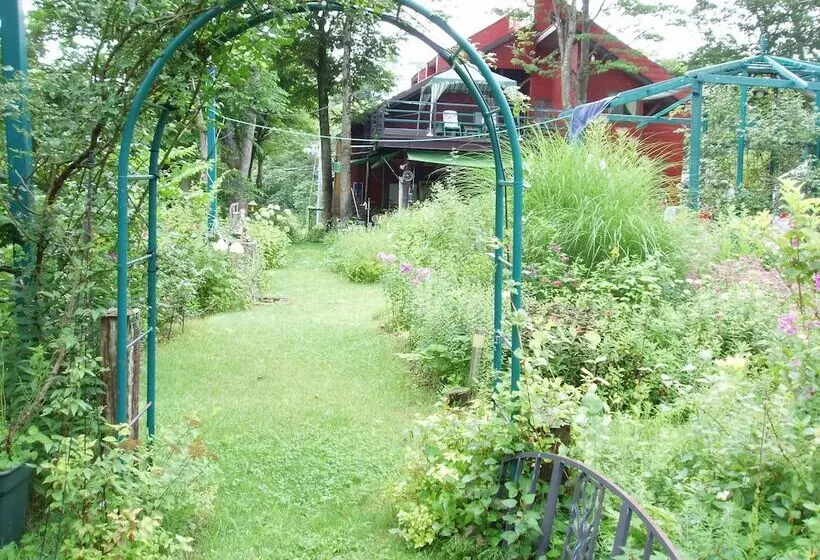 Majatalo Country Inn Canadian House