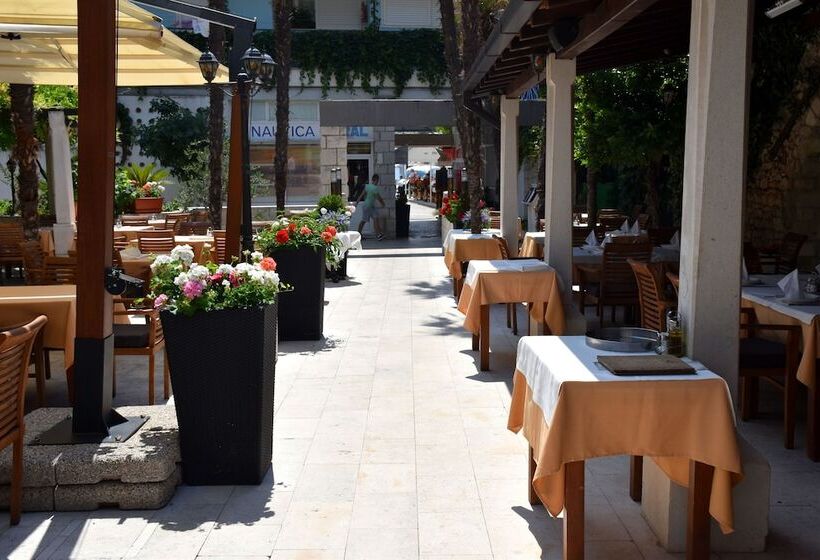 پانسیون Villa Riva