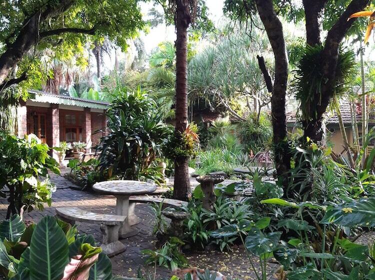 Majatalo Wendy S Country Lodge