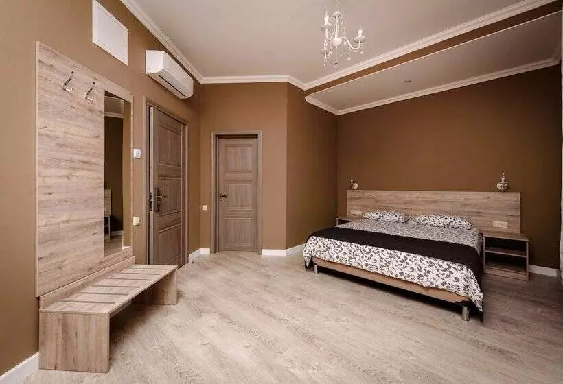 پانسیون Zhuravli