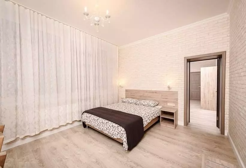 پانسیون Zhuravli