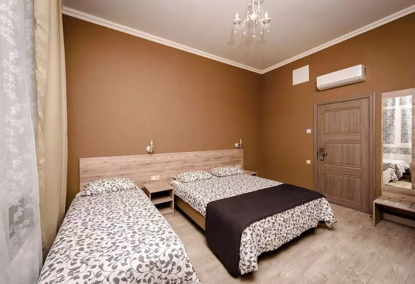 پانسیون Zhuravli