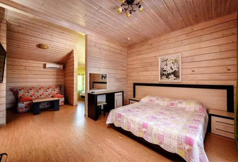 پانسیون Zhuravli