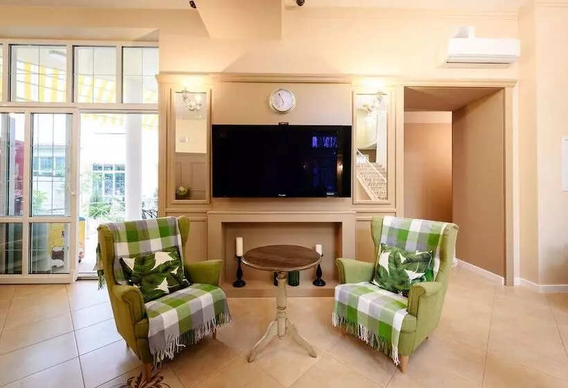 پانسیون Zhuravli