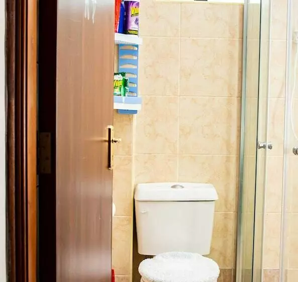 تختخواب و صبحانه Karolinas Homestay Near Jkia