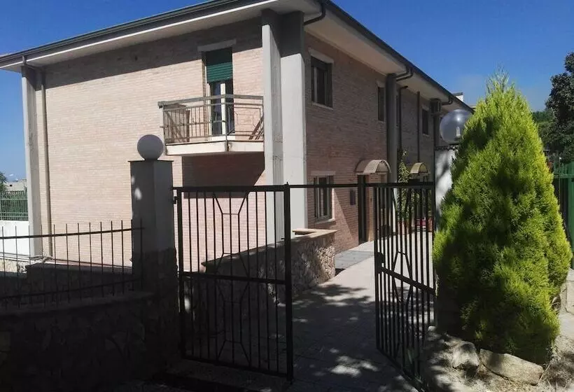 Aamiaismajoitus (B&B) Passo Del Cavaliere