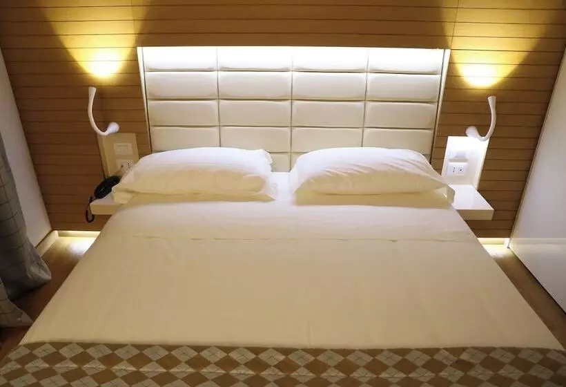 Hotelli Grand Chalet Delle Rocche