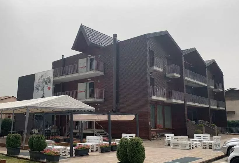 Hotelli Grand Chalet Delle Rocche