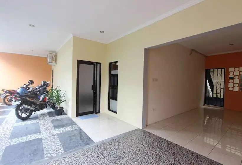 Hotelli Reddoorz Near Upn Jogjakarta